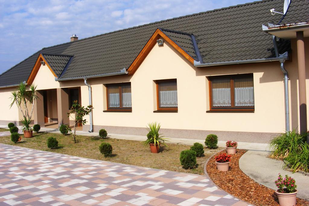 Szerencsecsillag Vendégház Kiskorös Exterior foto
