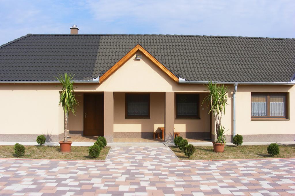 Szerencsecsillag Vendégház Kiskorös Exterior foto