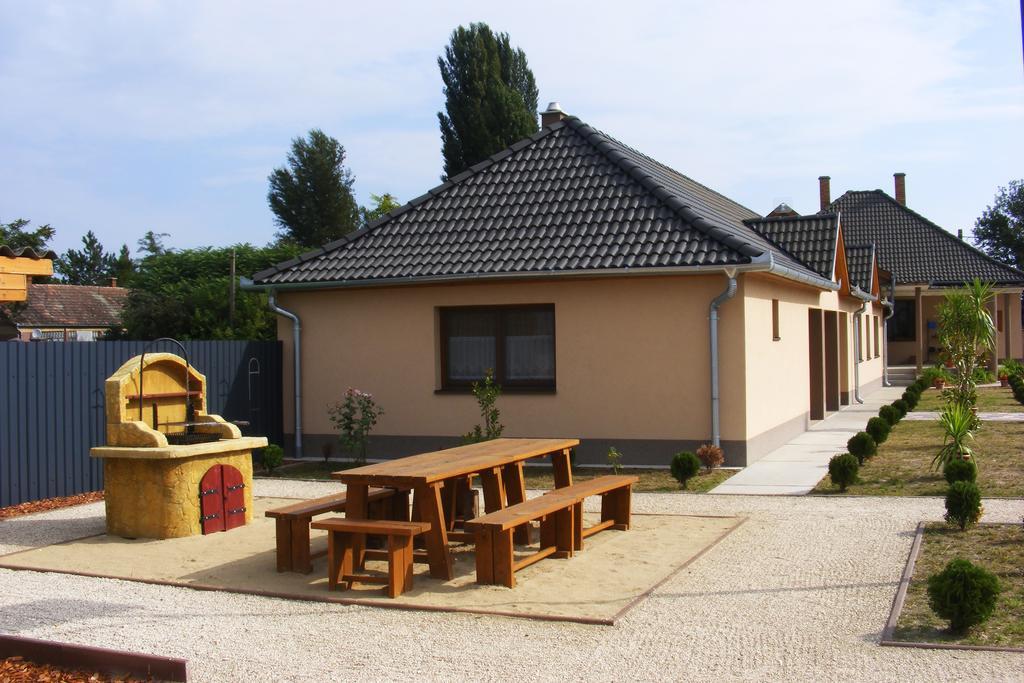 Szerencsecsillag Vendégház Kiskorös Exterior foto