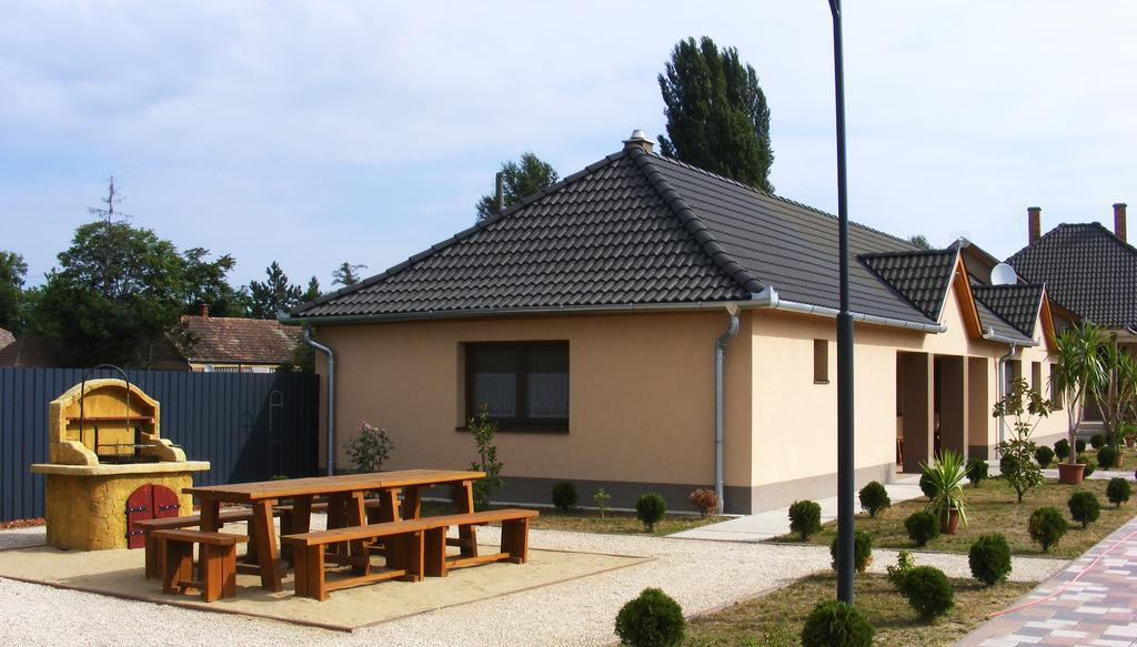 Szerencsecsillag Vendégház Kiskorös Exterior foto