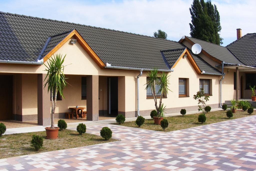 Szerencsecsillag Vendégház Kiskorös Exterior foto