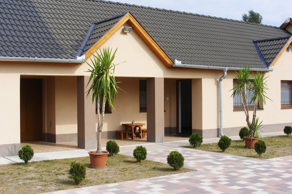 Szerencsecsillag Vendégház Kiskorös Exterior foto