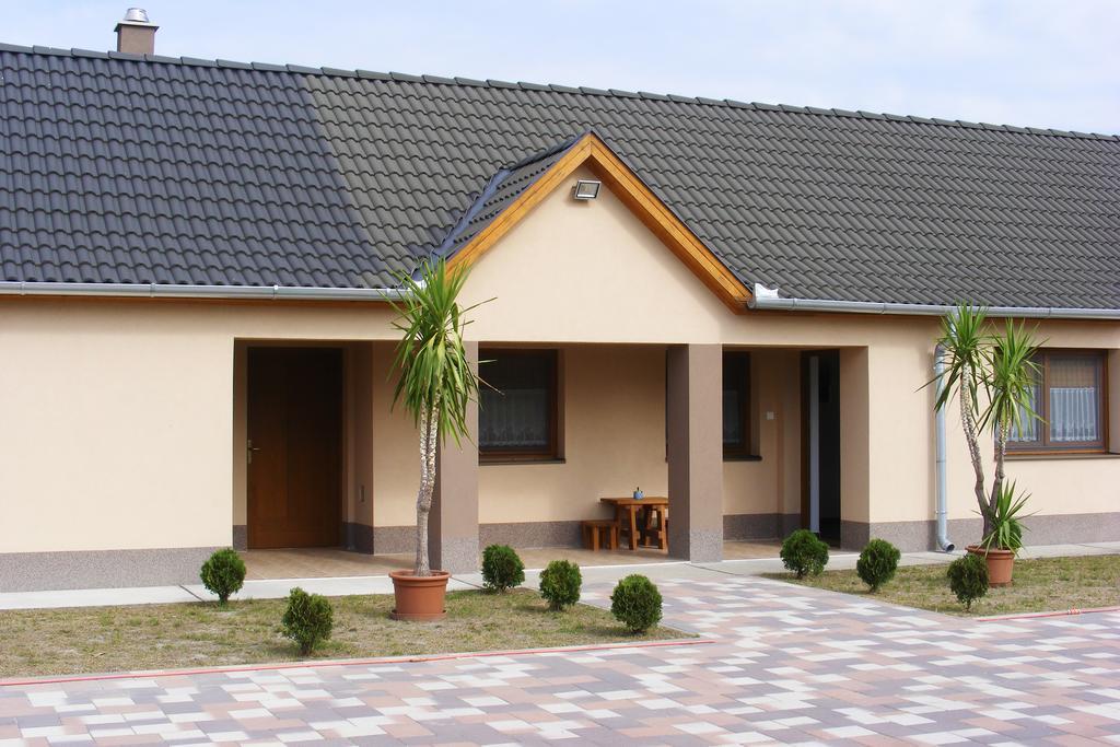 Szerencsecsillag Vendégház Kiskorös Exterior foto