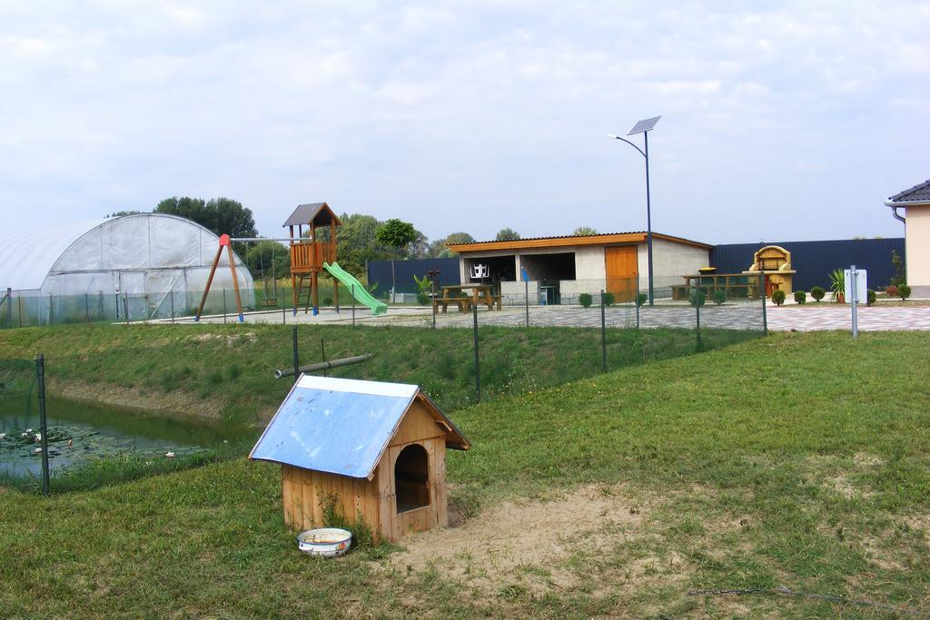 Szerencsecsillag Vendégház Kiskorös Exterior foto