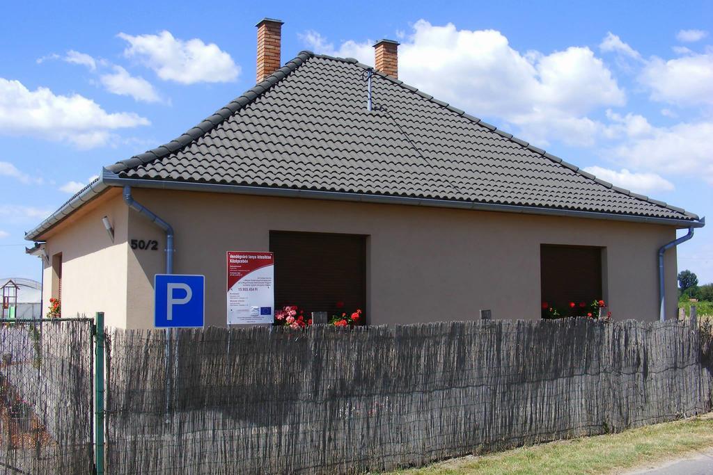 Szerencsecsillag Vendégház Kiskorös Exterior foto