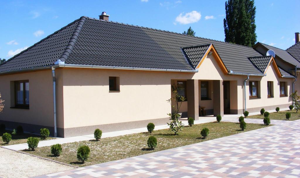 Szerencsecsillag Vendégház Kiskorös Exterior foto