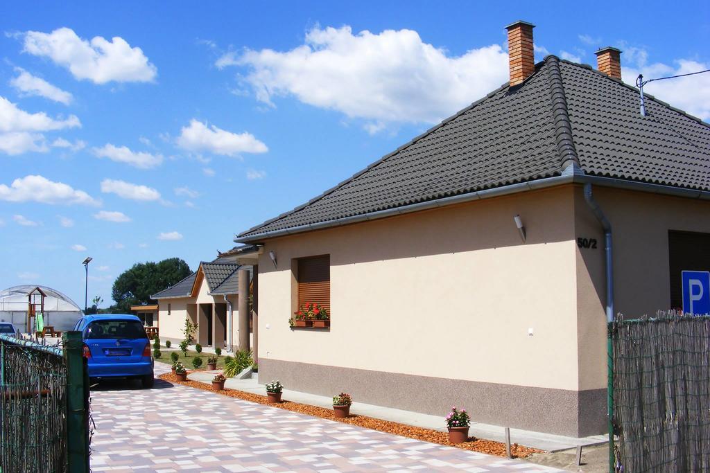 Szerencsecsillag Vendégház Kiskorös Exterior foto