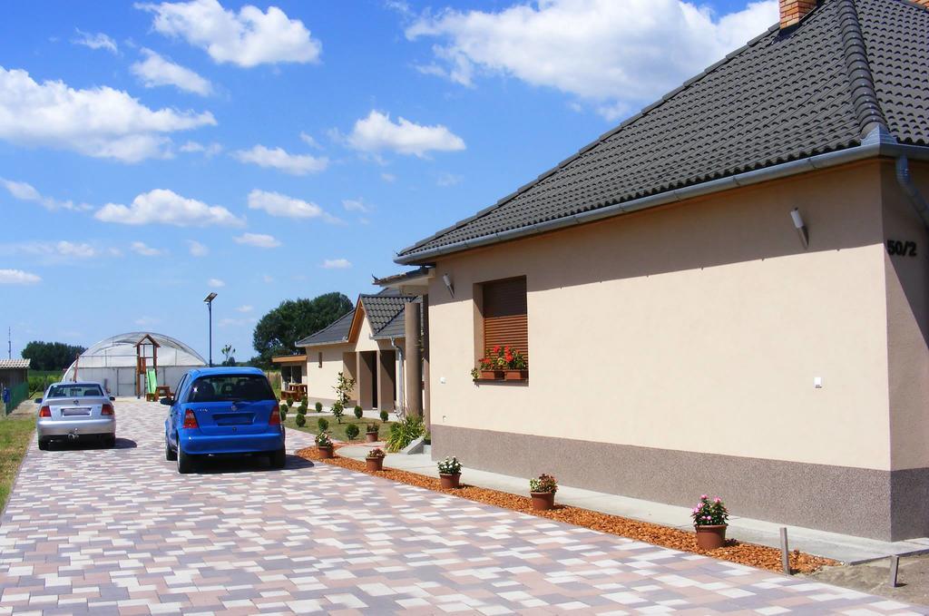 Szerencsecsillag Vendégház Kiskorös Exterior foto