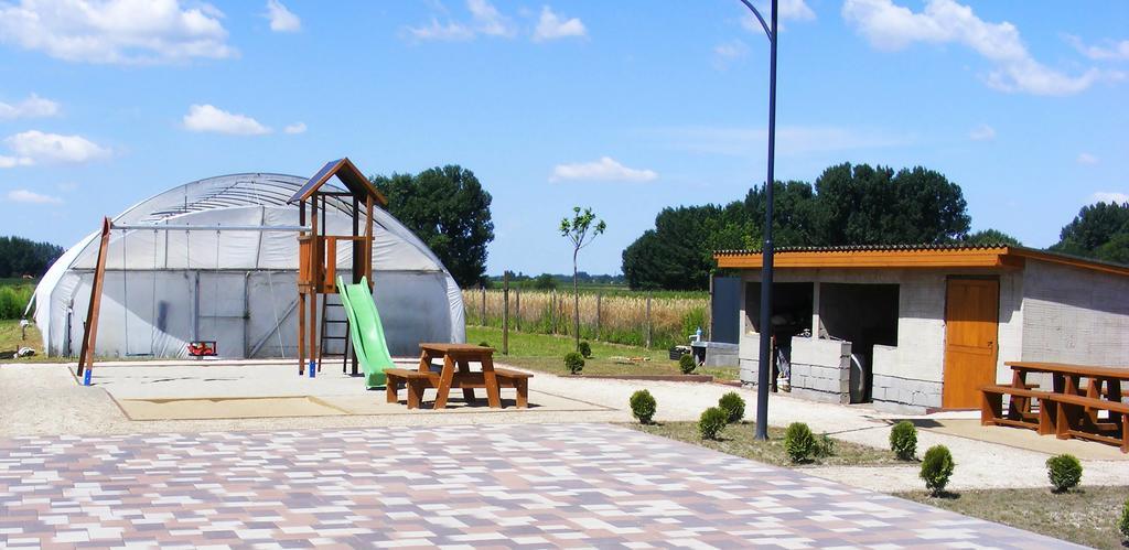 Szerencsecsillag Vendégház Kiskorös Exterior foto