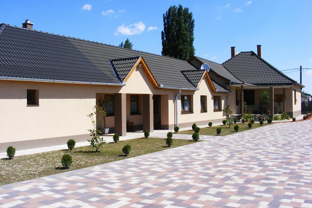 Szerencsecsillag Vendégház Kiskorös Exterior foto
