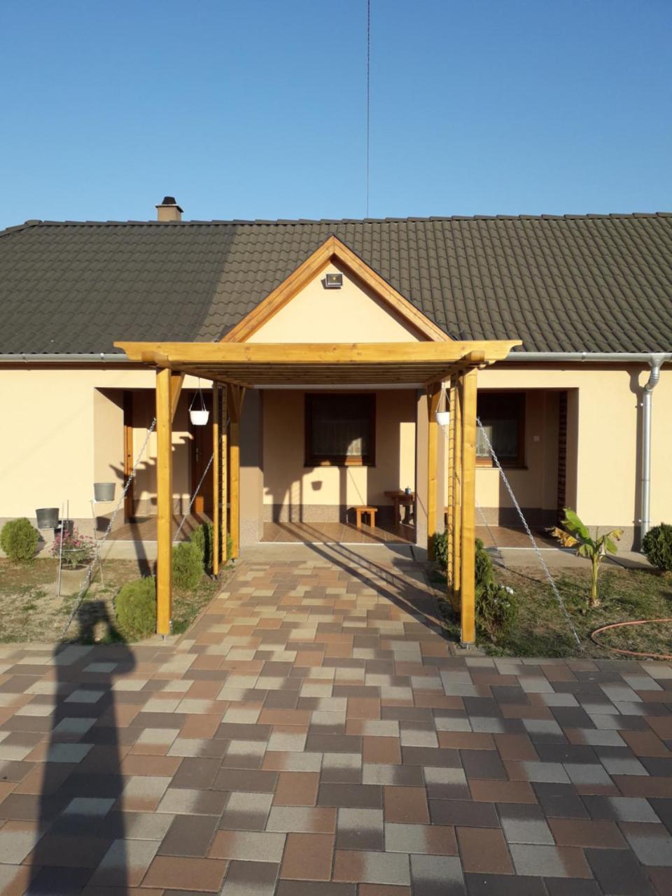 Szerencsecsillag Vendégház Kiskorös Exterior foto